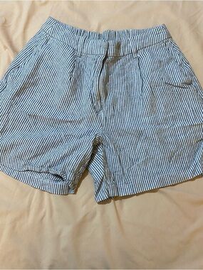 Old Navy Blue and White Striped Women’s Shorts